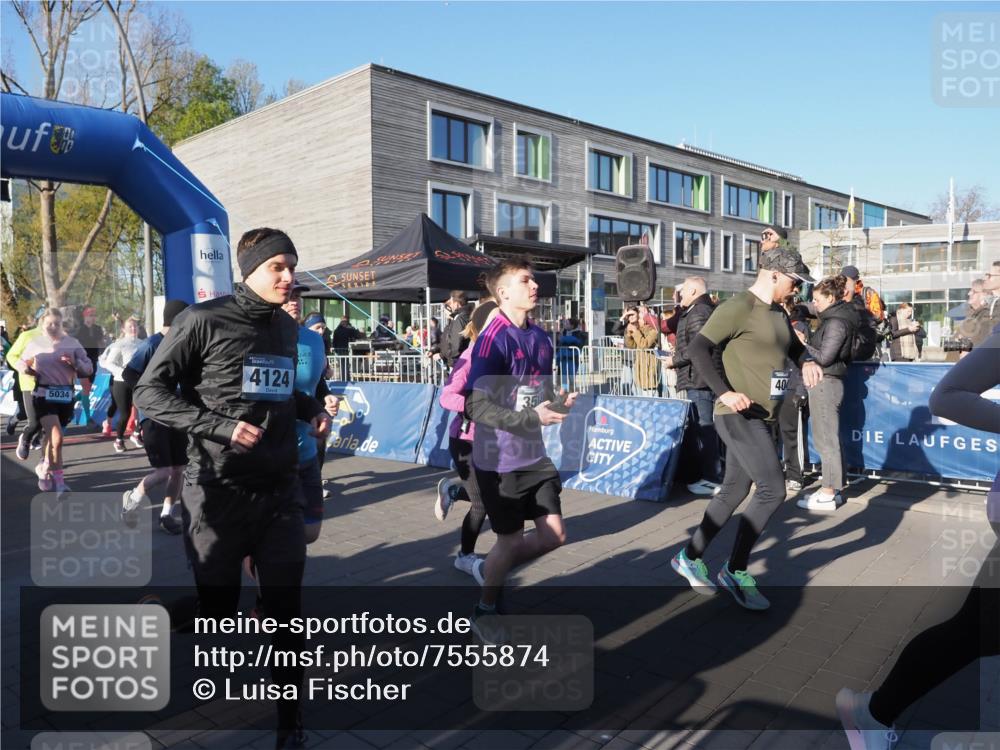 06.04.2025 - 44. Internationalen Wilhelmsburger Insellauf Luisa Fischer http://msf.ph/oto/7555874 06.04.2025 08:52:09 Ziel 5034, 4124, 40 meine-sportfotos.de