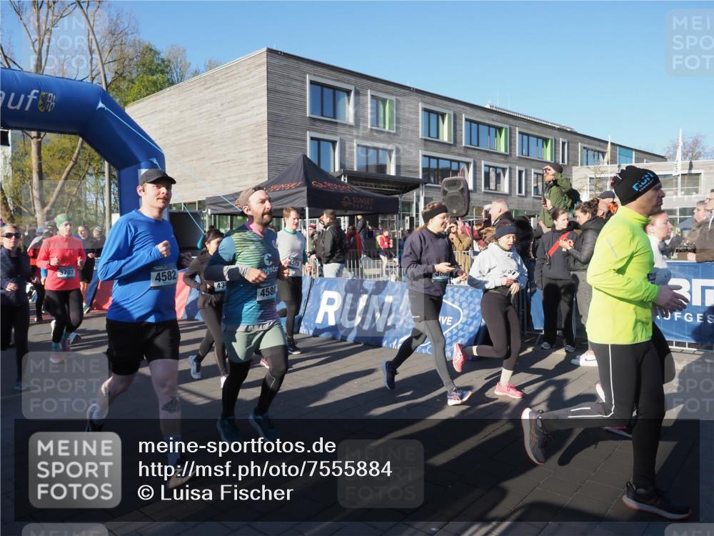 06.04.2025 - 44. Internationalen Wilhelmsburger Insellauf Luisa Fischer http://msf.ph/oto/7555884 06.04.2025 08:52:11 Ziel 3707, 4582, 43, 4580, 4579, 3000, 3 meine-sportfotos.de