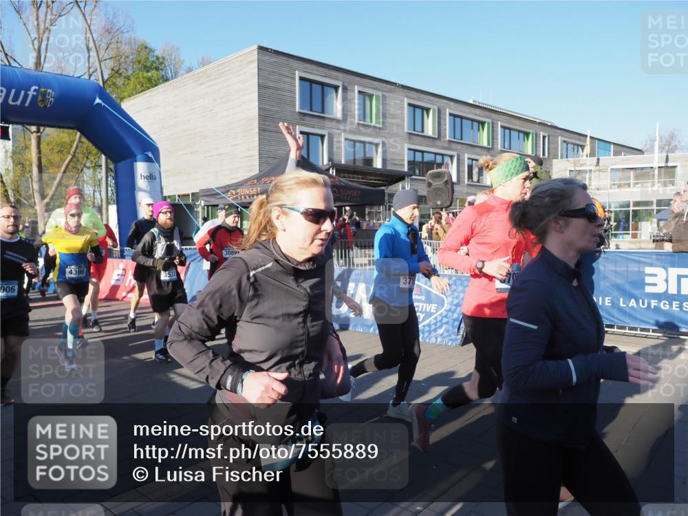 06.04.2025 - 44. Internationalen Wilhelmsburger Insellauf Luisa Fischer http://msf.ph/oto/7555889 06.04.2025 08:52:13 Ziel 4396, 353, 006, 3089, 3168, 371 meine-sportfotos.de