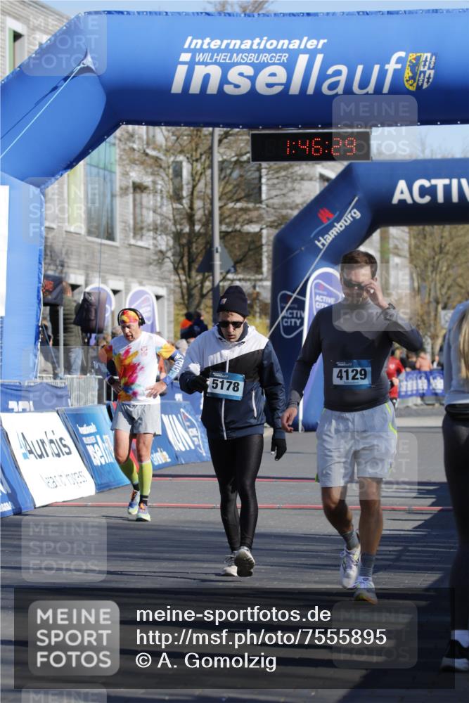 06.04.2025 - 44. Internationalen Wilhelmsburger Insellauf A. Gomolzig http://msf.ph/oto/7555895 06.04.2025 10:36:28 Ziel 3952, 4129, 5178 meine-sportfotos.de