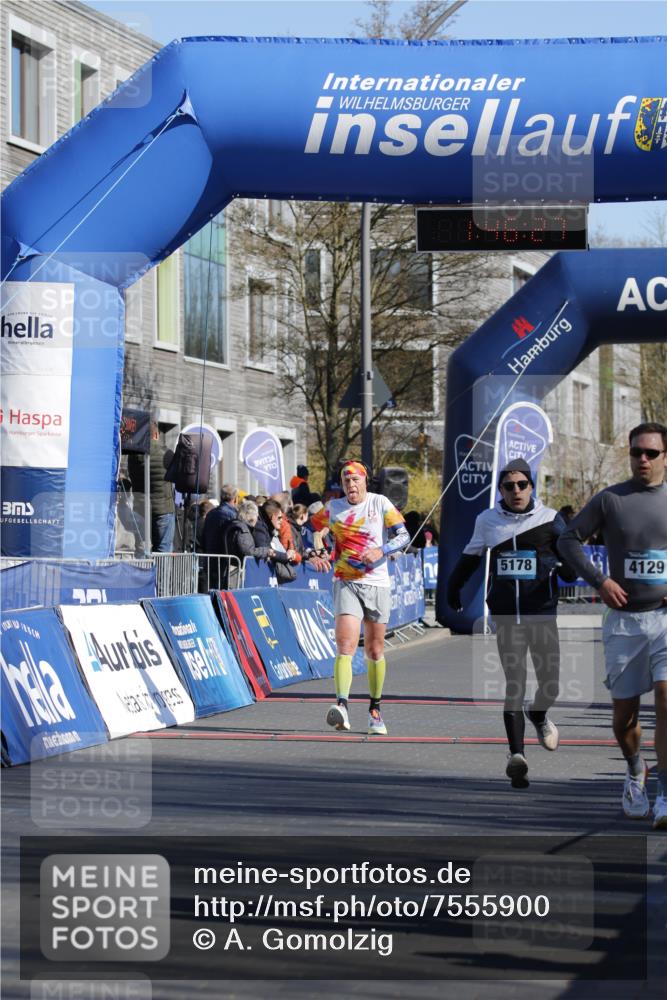 06.04.2025 - 44. Internationalen Wilhelmsburger Insellauf A. Gomolzig http://msf.ph/oto/7555900 06.04.2025 10:36:25 Ziel 3602, 3952, 4120, 4129, 5178 meine-sportfotos.de