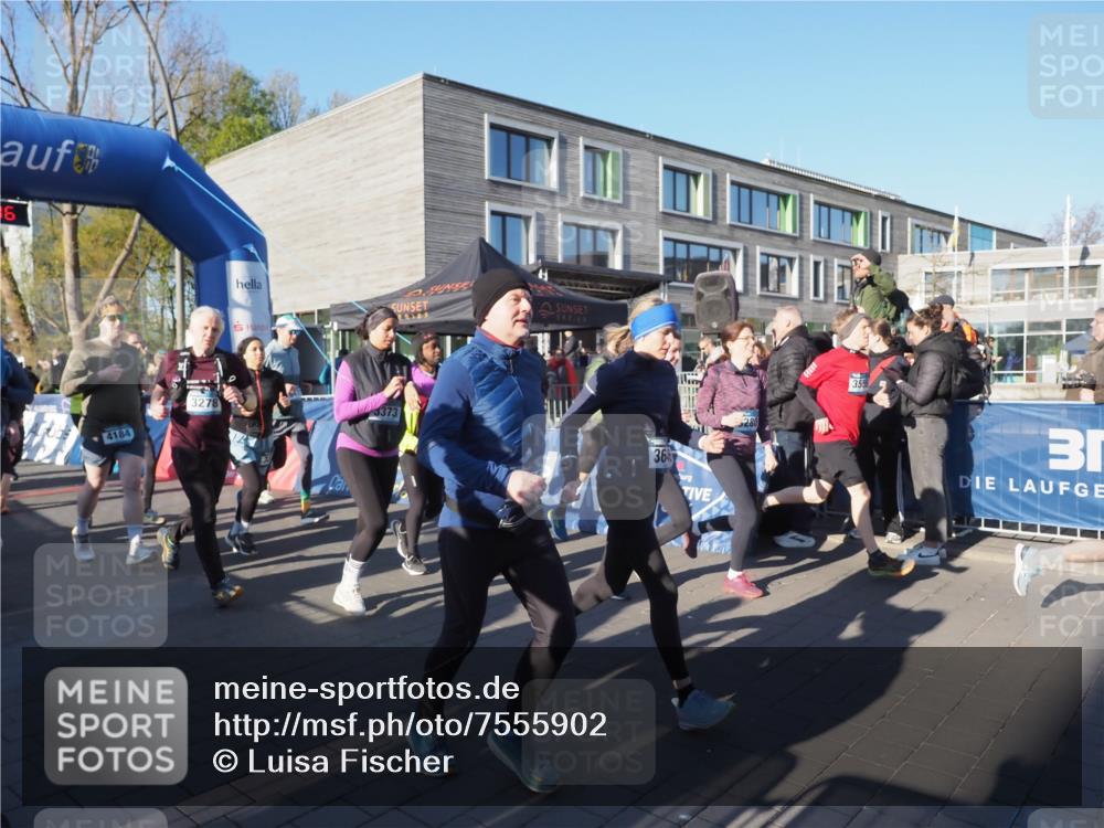 06.04.2025 - 44. Internationalen Wilhelmsburger Insellauf Luisa Fischer http://msf.ph/oto/7555902 06.04.2025 08:52:16 Ziel 16, 4184, 3278, 3373, 36, 280, 355 meine-sportfotos.de
