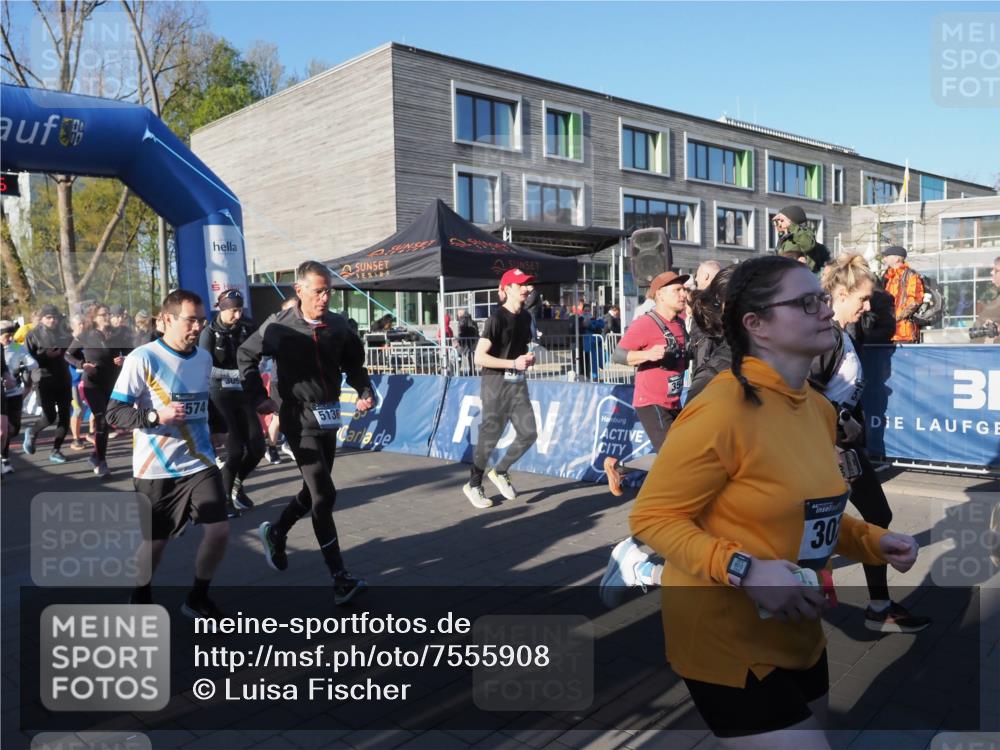 06.04.2025 - 44. Internationalen Wilhelmsburger Insellauf Luisa Fischer http://msf.ph/oto/7555908 06.04.2025 08:52:55 Ziel 574, 309, 5136, 30, 31 meine-sportfotos.de