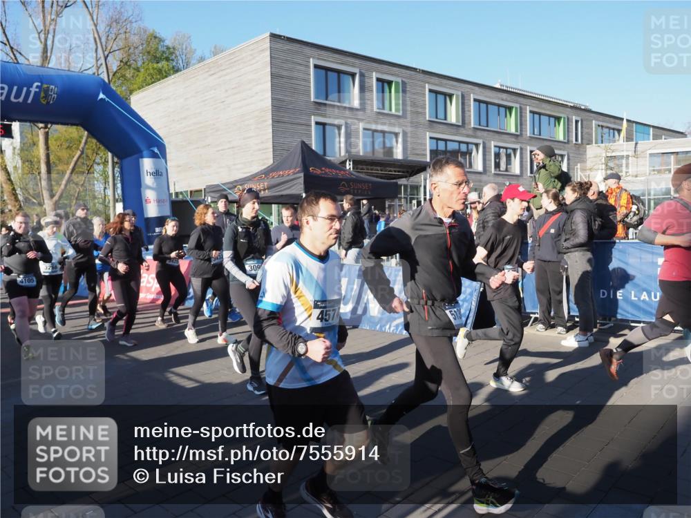 06.04.2025 - 44. Internationalen Wilhelmsburger Insellauf Luisa Fischer http://msf.ph/oto/7555914 06.04.2025 08:52:56 Ziel 4105, 3268, 3425, 309, 4574, 513 meine-sportfotos.de