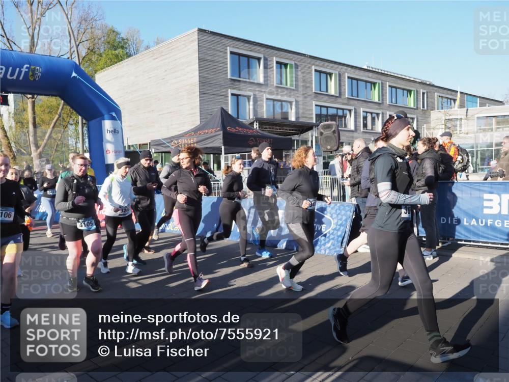 06.04.2025 - 44. Internationalen Wilhelmsburger Insellauf Luisa Fischer http://msf.ph/oto/7555921 06.04.2025 08:52:57 Ziel 106, 3427, 4105 meine-sportfotos.de