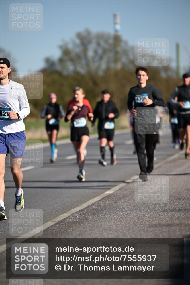 06.04.2025 - 44. Internationalen Wilhelmsburger Insellauf Dr. Thomas Lammeyer http://msf.ph/oto/7555937 06.04.2025 09:31:48 Laufen 821, 4394 meine-sportfotos.de