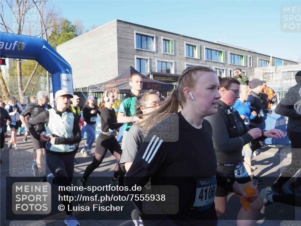 06.04.2025 - 44. Internationalen Wilhelmsburger Insellauf Luisa Fischer http://msf.ph/oto/7555938 06.04.2025 08:52:58 Ziel 3427, 4106, 410 meine-sportfotos.de