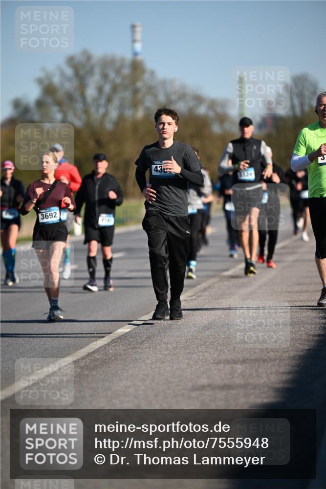 06.04.2025 - 44. Internationalen Wilhelmsburger Insellauf Dr. Thomas Lammeyer http://msf.ph/oto/7555948 06.04.2025 09:31:49 Laufen 3692, 43, 3124 meine-sportfotos.de