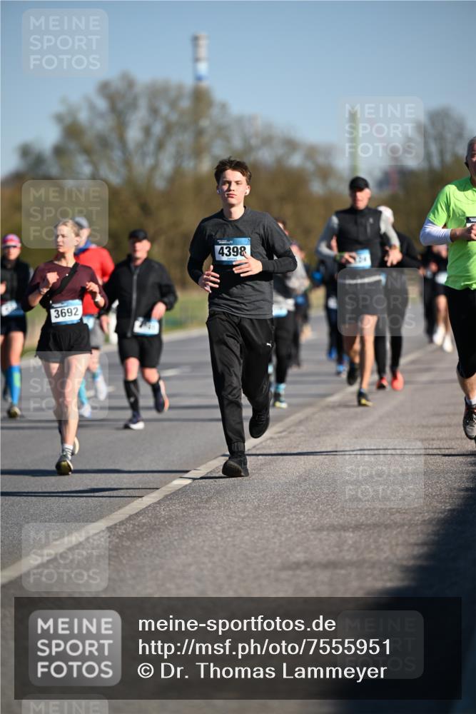 06.04.2025 - 44. Internationalen Wilhelmsburger Insellauf Dr. Thomas Lammeyer http://msf.ph/oto/7555951 06.04.2025 09:31:49 Laufen 3692, 4398 meine-sportfotos.de