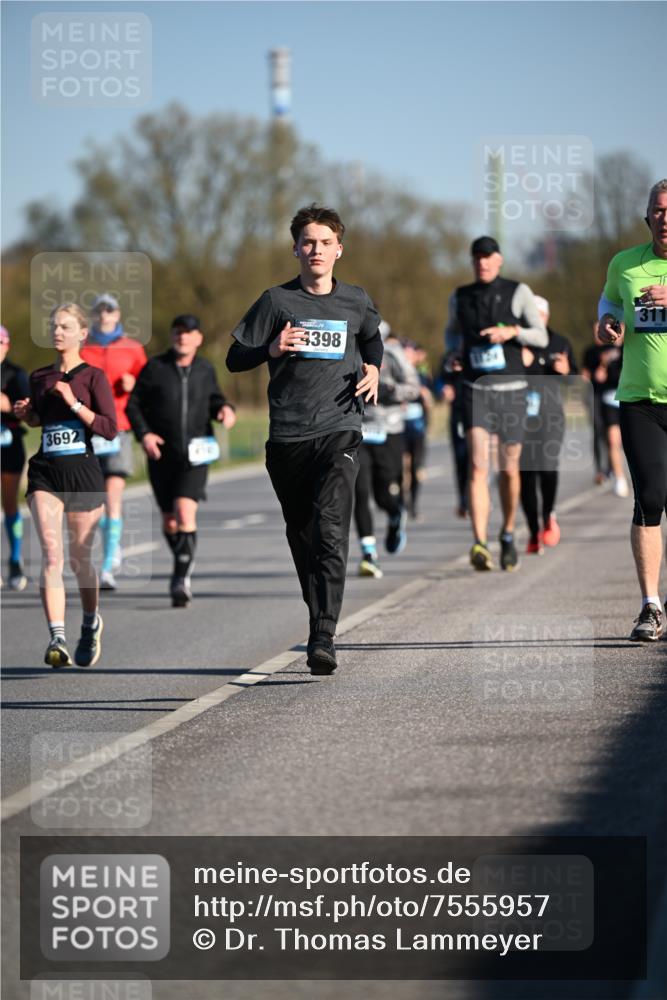 06.04.2025 - 44. Internationalen Wilhelmsburger Insellauf Dr. Thomas Lammeyer http://msf.ph/oto/7555957 06.04.2025 09:31:49 Laufen 3692, 4398, 311 meine-sportfotos.de