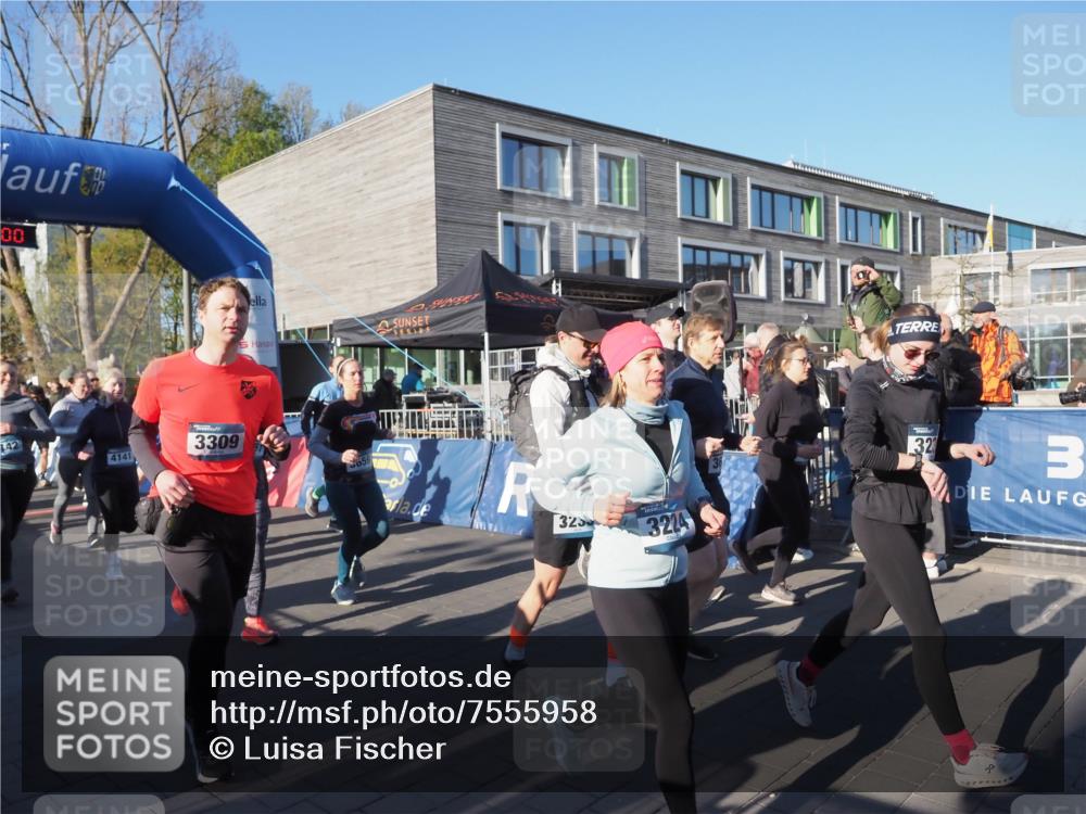 06.04.2025 - 44. Internationalen Wilhelmsburger Insellauf Luisa Fischer http://msf.ph/oto/7555958 06.04.2025 08:53:00 Ziel 00, 142, 4141, 3309, 325, 3224, 32, 3 meine-sportfotos.de