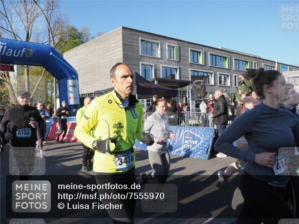 06.04.2025 - 44. Internationalen Wilhelmsburger Insellauf Luisa Fischer http://msf.ph/oto/7555970 06.04.2025 08:53:03 Ziel 3, 03, 5158, 3474, 4142 meine-sportfotos.de