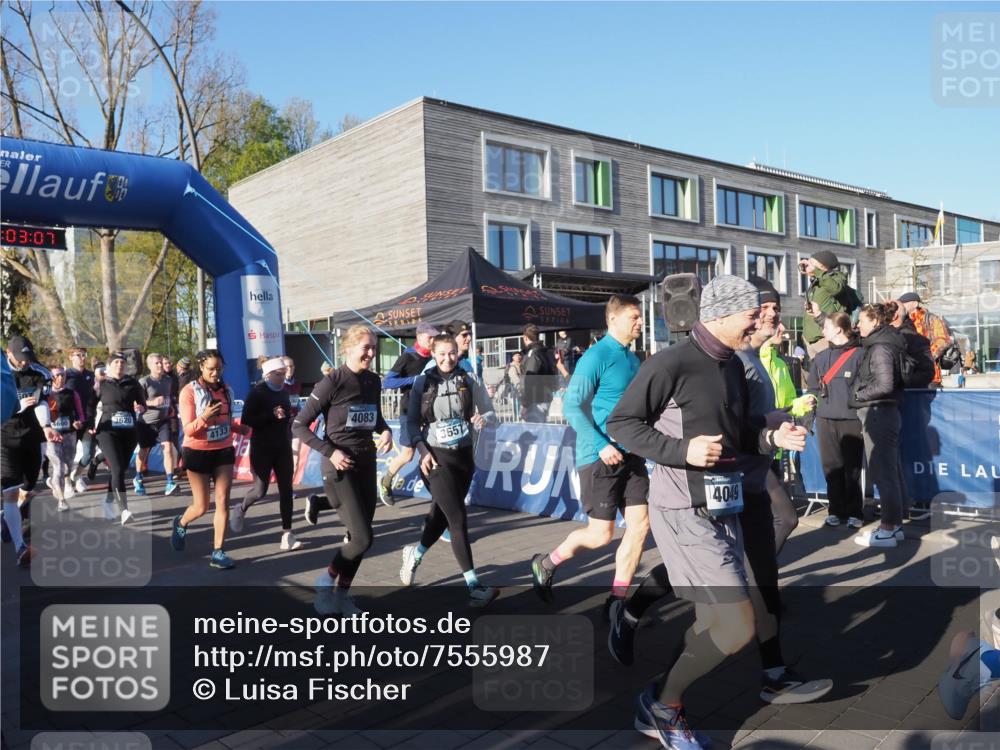 06.04.2025 - 44. Internationalen Wilhelmsburger Insellauf Luisa Fischer http://msf.ph/oto/7555987 06.04.2025 08:53:07 Ziel 03, 07, 3620, 4133, 4083, 3657, 4049 meine-sportfotos.de