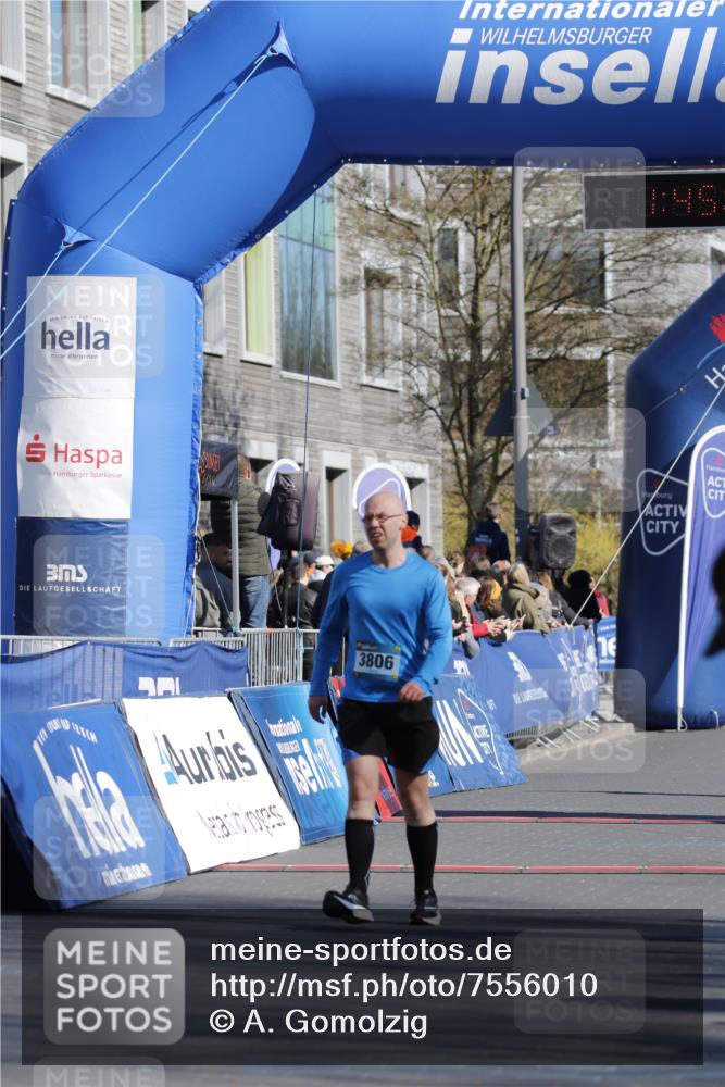 06.04.2025 - 44. Internationalen Wilhelmsburger Insellauf A. Gomolzig http://msf.ph/oto/7556010 06.04.2025 10:35:21 Ziel 3118, 3463, 3806, 5029 meine-sportfotos.de