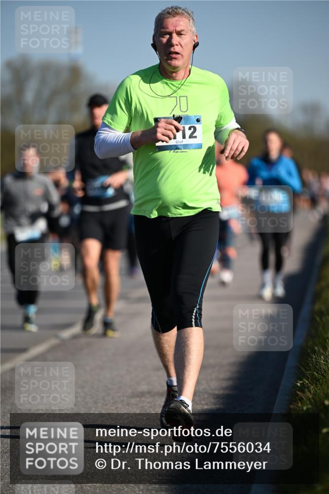06.04.2025 - 44. Internationalen Wilhelmsburger Insellauf Dr. Thomas Lammeyer http://msf.ph/oto/7556034 06.04.2025 09:31:53 Laufen 12 meine-sportfotos.de