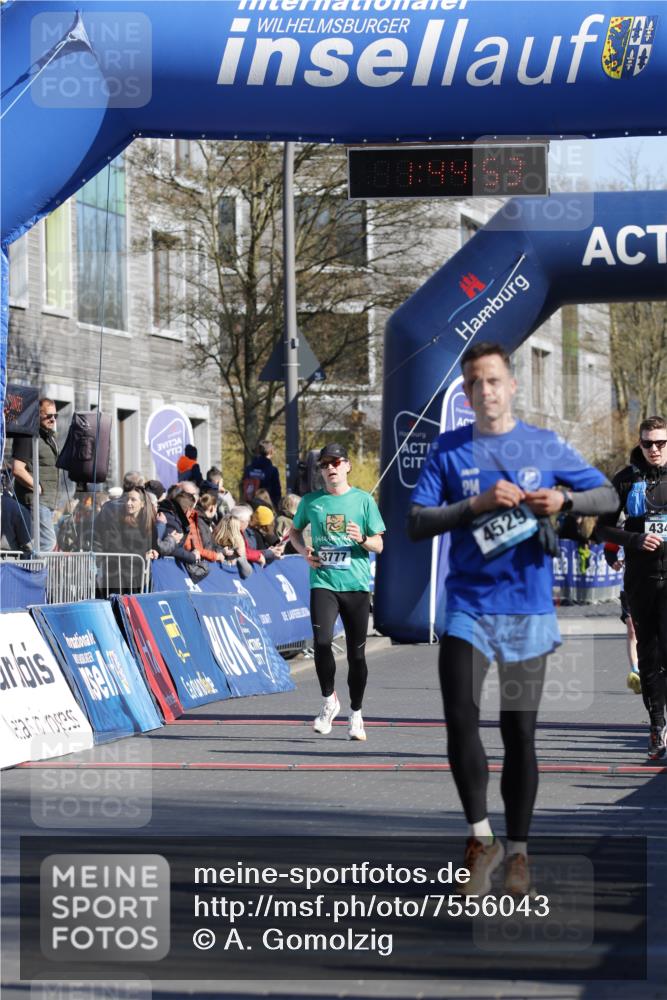 06.04.2025 - 44. Internationalen Wilhelmsburger Insellauf A. Gomolzig http://msf.ph/oto/7556043 06.04.2025 10:34:51 Ziel 3183, 3777, 4152, 4346, 4529, 4616 meine-sportfotos.de