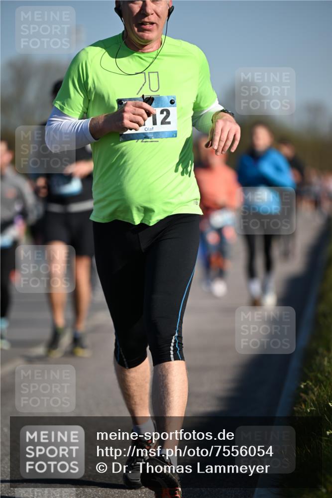 06.04.2025 - 44. Internationalen Wilhelmsburger Insellauf Dr. Thomas Lammeyer http://msf.ph/oto/7556054 06.04.2025 09:31:54 Laufen 12 meine-sportfotos.de