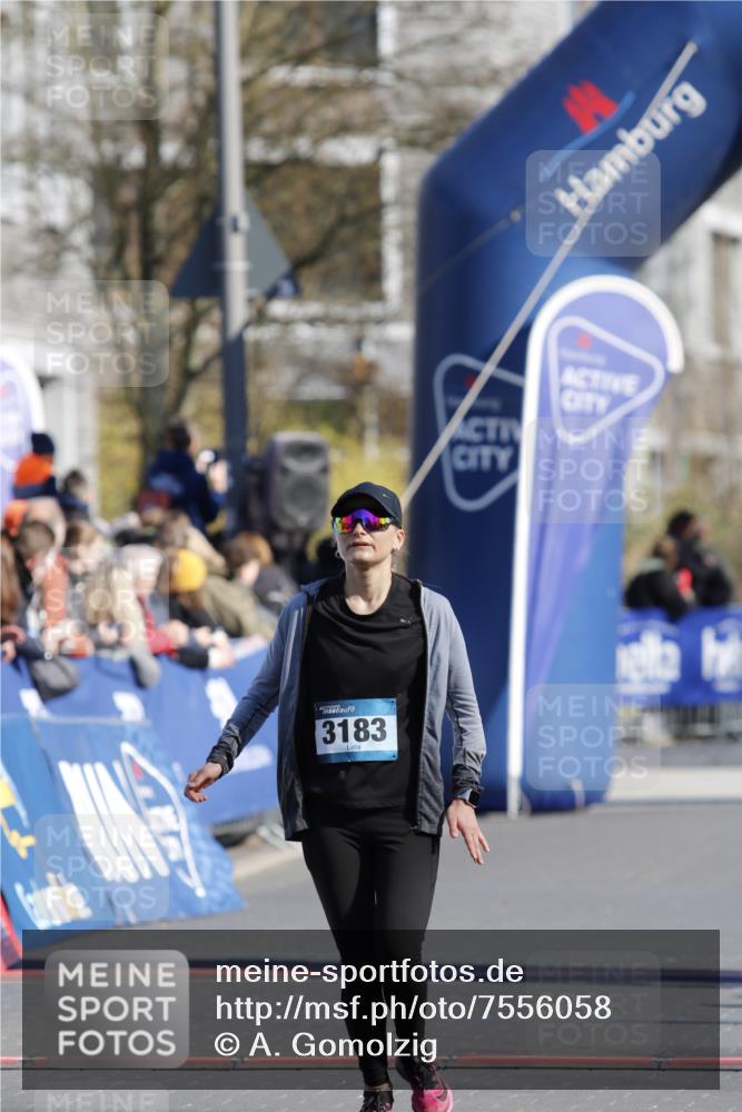 06.04.2025 - 44. Internationalen Wilhelmsburger Insellauf A. Gomolzig http://msf.ph/oto/7556058 06.04.2025 10:34:43 Ziel 3183, 4128, 4152, 4529, 4616 meine-sportfotos.de