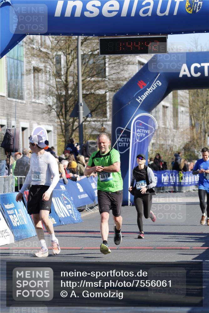 06.04.2025 - 44. Internationalen Wilhelmsburger Insellauf A. Gomolzig http://msf.ph/oto/7556061 06.04.2025 10:34:41 Ziel 3183, 4128, 4152, 4616 meine-sportfotos.de