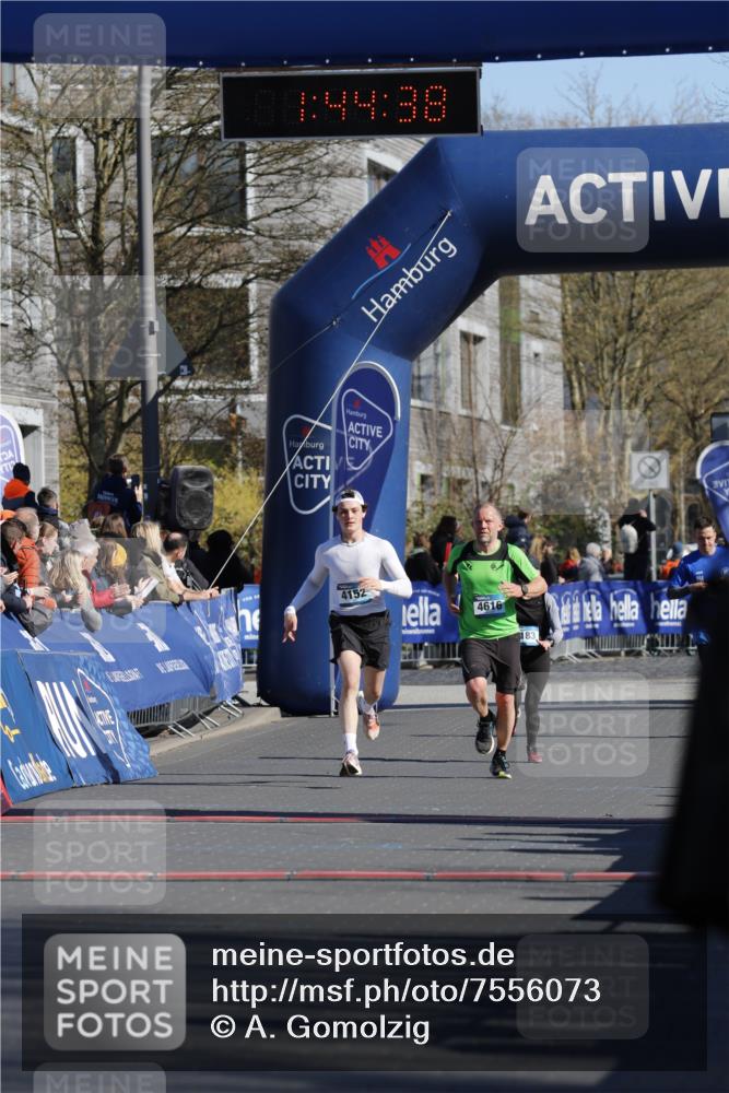 06.04.2025 - 44. Internationalen Wilhelmsburger Insellauf A. Gomolzig http://msf.ph/oto/7556073 06.04.2025 10:34:36 Ziel 4128, 4294 meine-sportfotos.de