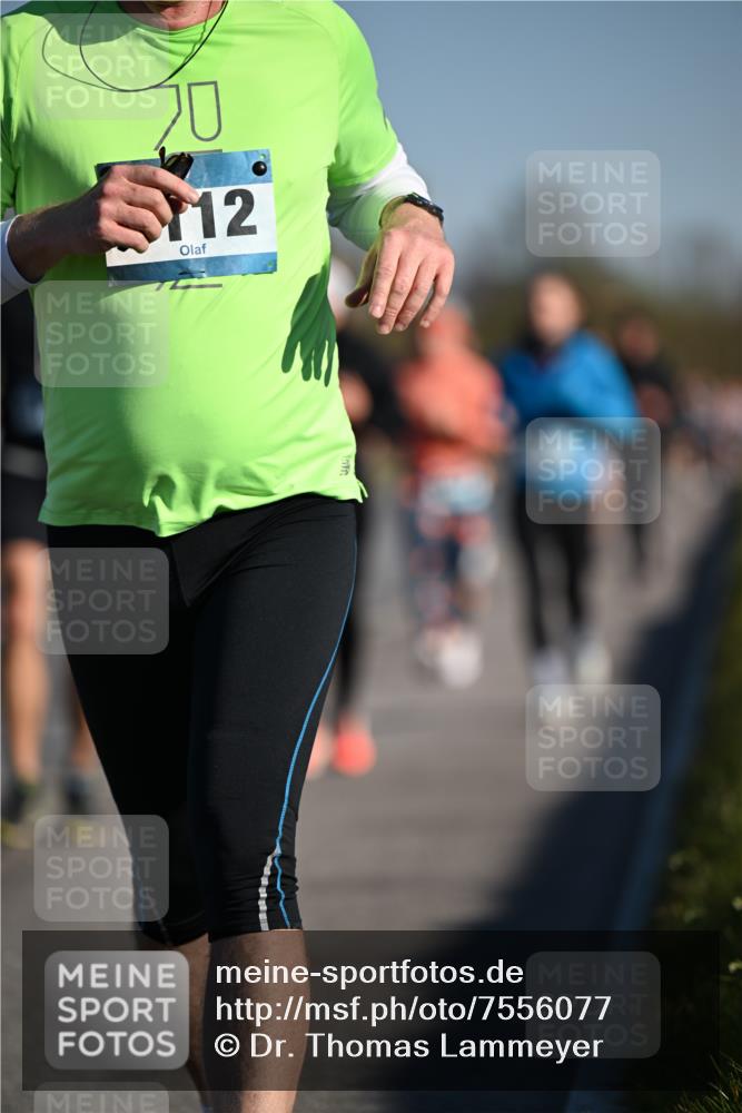 06.04.2025 - 44. Internationalen Wilhelmsburger Insellauf Dr. Thomas Lammeyer http://msf.ph/oto/7556077 06.04.2025 09:31:54 Laufen 70, 12 meine-sportfotos.de