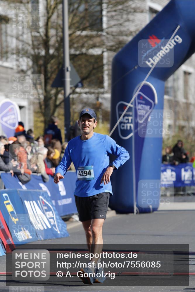 06.04.2025 - 44. Internationalen Wilhelmsburger Insellauf A. Gomolzig http://msf.ph/oto/7556085 06.04.2025 10:34:27 Ziel 3267, 3404, 4294 meine-sportfotos.de