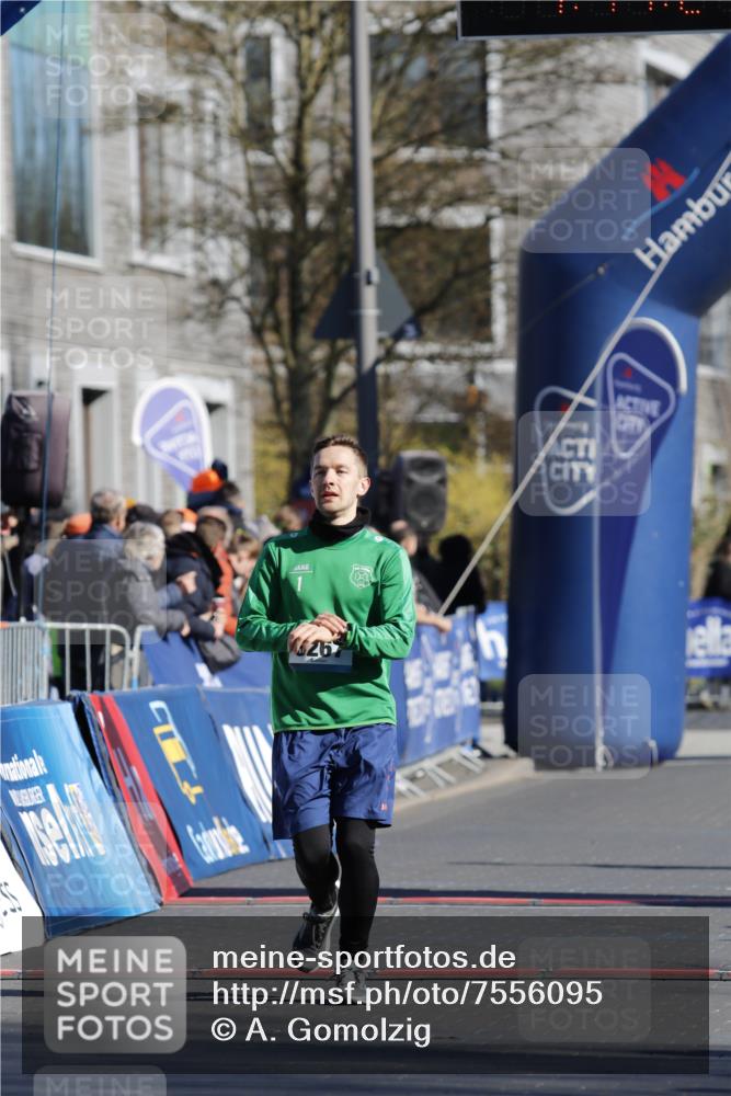 06.04.2025 - 44. Internationalen Wilhelmsburger Insellauf A. Gomolzig http://msf.ph/oto/7556095 06.04.2025 10:34:22 Ziel 3015, 3267, 3404, 3749, 4469 meine-sportfotos.de