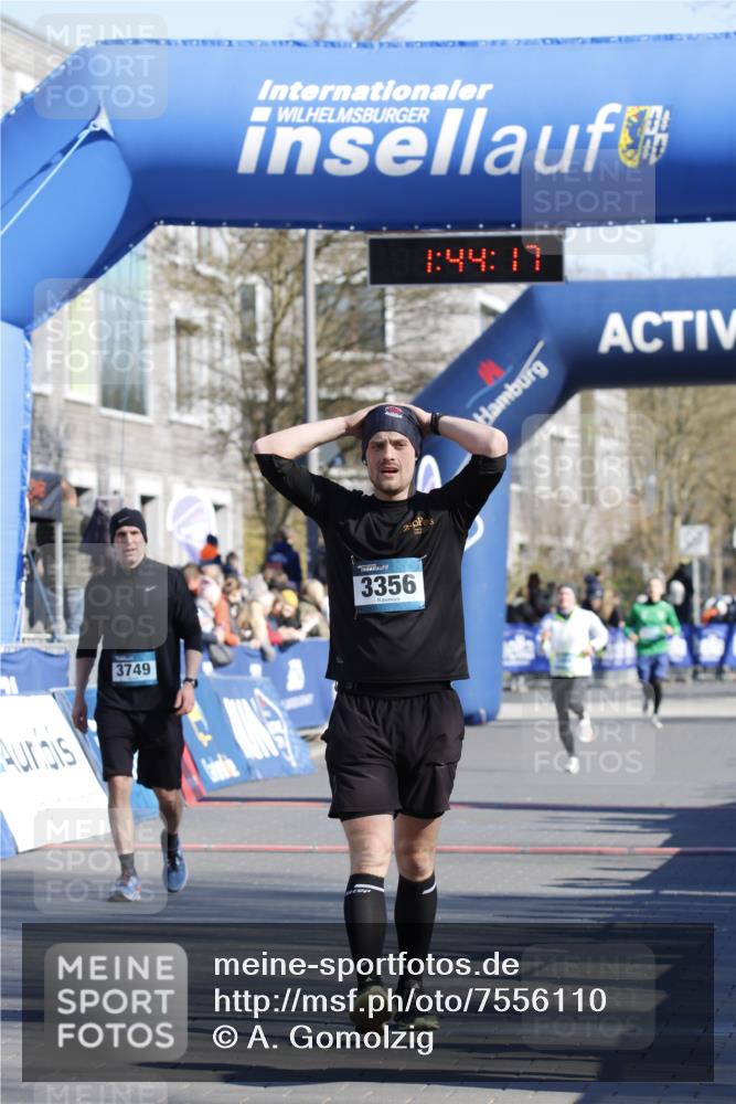 06.04.2025 - 44. Internationalen Wilhelmsburger Insellauf A. Gomolzig http://msf.ph/oto/7556110 06.04.2025 10:34:15 Ziel 3015, 3356, 3749, 4469, 4504 meine-sportfotos.de