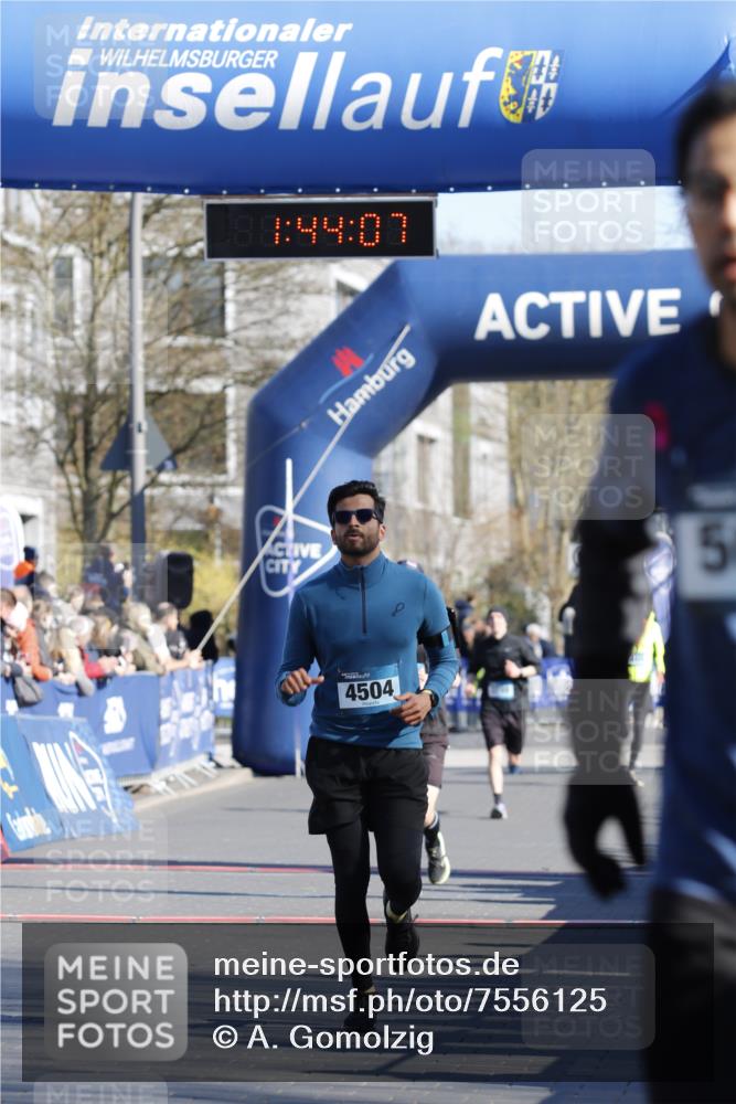 06.04.2025 - 44. Internationalen Wilhelmsburger Insellauf A. Gomolzig http://msf.ph/oto/7556125 06.04.2025 10:34:05 Ziel 3356, 4504 meine-sportfotos.de