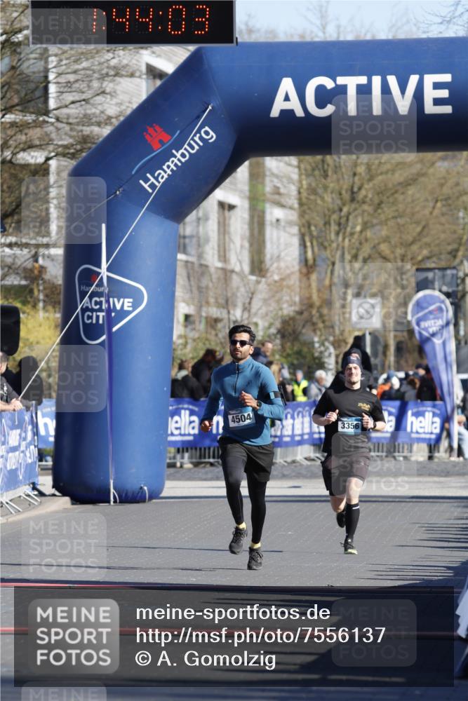 06.04.2025 - 44. Internationalen Wilhelmsburger Insellauf A. Gomolzig http://msf.ph/oto/7556137 06.04.2025 10:34:01 Ziel 3909, 4465 meine-sportfotos.de