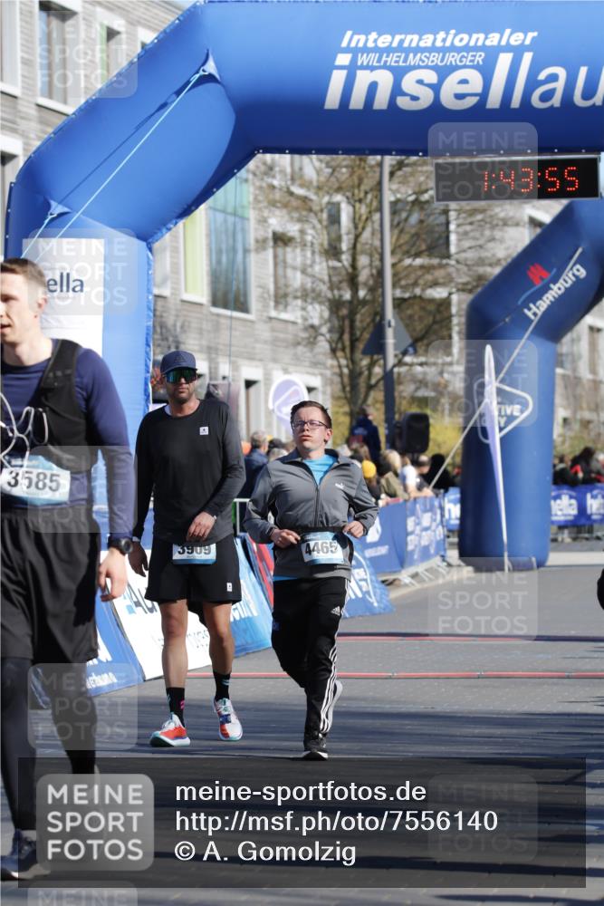 06.04.2025 - 44. Internationalen Wilhelmsburger Insellauf A. Gomolzig http://msf.ph/oto/7556140 06.04.2025 10:33:53 Ziel 3585, 3826, 3909, 4262, 4455, 4465, 5033 meine-sportfotos.de
