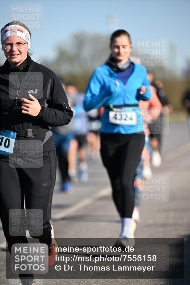 06.04.2025 - 44. Internationalen Wilhelmsburger Insellauf Dr. Thomas Lammeyer http://msf.ph/oto/7556158 06.04.2025 09:31:58 Laufen 10, 4324 meine-sportfotos.de