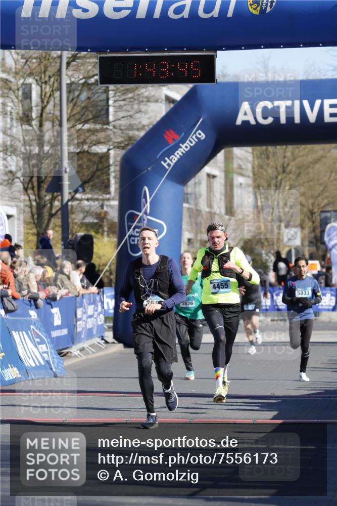 06.04.2025 - 44. Internationalen Wilhelmsburger Insellauf A. Gomolzig http://msf.ph/oto/7556173 06.04.2025 10:33:43 Ziel 3585, 4058, 4262, 4455 meine-sportfotos.de