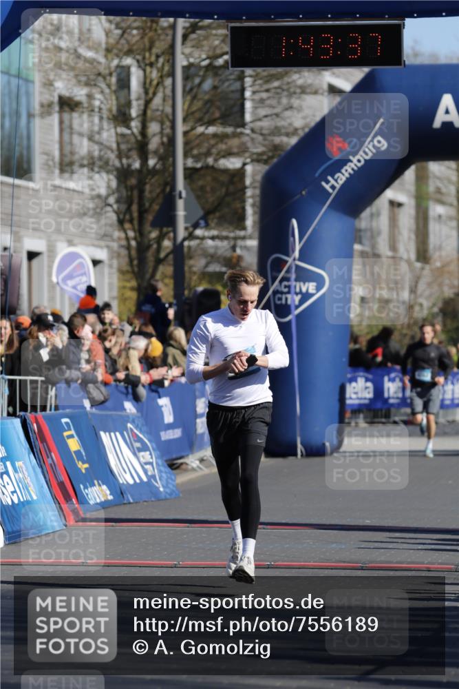 06.04.2025 - 44. Internationalen Wilhelmsburger Insellauf A. Gomolzig http://msf.ph/oto/7556189 06.04.2025 10:33:35 Ziel 3177, 4058 meine-sportfotos.de