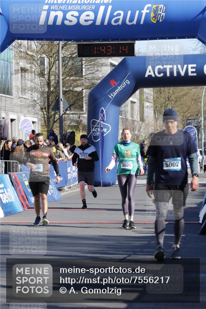 06.04.2025 - 44. Internationalen Wilhelmsburger Insellauf A. Gomolzig http://msf.ph/oto/7556217 06.04.2025 10:33:12 Ziel 3747, 3760, 4400, 5026 meine-sportfotos.de