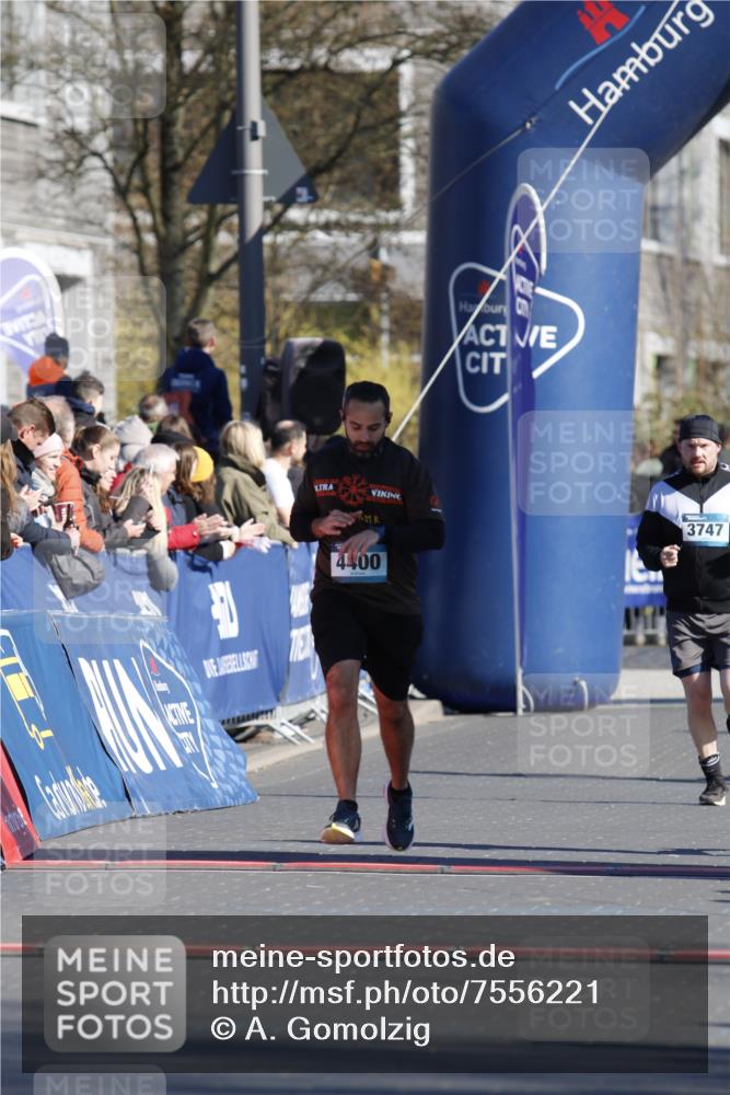 06.04.2025 - 44. Internationalen Wilhelmsburger Insellauf A. Gomolzig http://msf.ph/oto/7556221 06.04.2025 10:33:09 Ziel 3760 meine-sportfotos.de