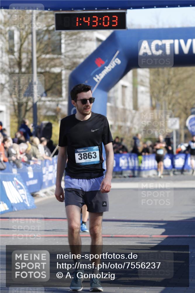 06.04.2025 - 44. Internationalen Wilhelmsburger Insellauf A. Gomolzig http://msf.ph/oto/7556237 06.04.2025 10:33:01 Ziel 3760, 3863, 4358, 5137 meine-sportfotos.de
