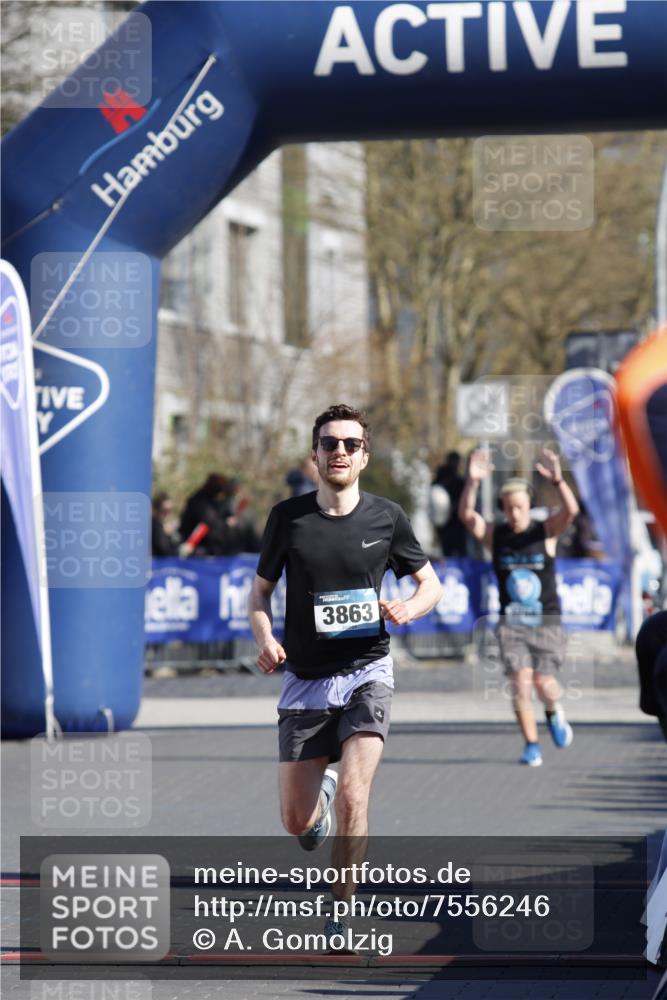 06.04.2025 - 44. Internationalen Wilhelmsburger Insellauf A. Gomolzig http://msf.ph/oto/7556246 06.04.2025 10:32:54 Ziel 3769, 3863, 4358, 5137 meine-sportfotos.de