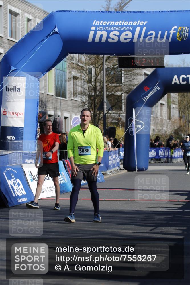 06.04.2025 - 44. Internationalen Wilhelmsburger Insellauf A. Gomolzig http://msf.ph/oto/7556267 06.04.2025 10:32:39 Ziel 3650, 5002, 5086 meine-sportfotos.de