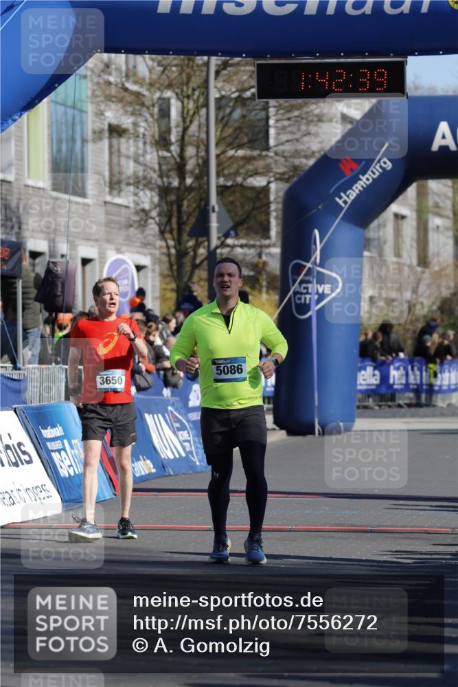 06.04.2025 - 44. Internationalen Wilhelmsburger Insellauf A. Gomolzig http://msf.ph/oto/7556272 06.04.2025 10:32:37 Ziel 3650, 5002, 5086 meine-sportfotos.de