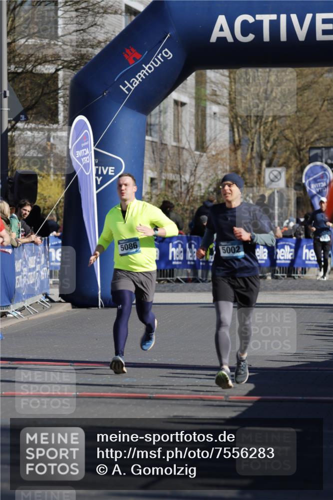 06.04.2025 - 44. Internationalen Wilhelmsburger Insellauf A. Gomolzig http://msf.ph/oto/7556283 06.04.2025 10:32:35 Ziel 3650, 4242, 5002, 5086 meine-sportfotos.de