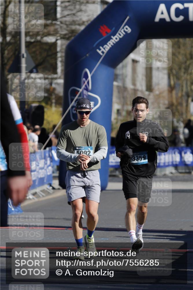 06.04.2025 - 44. Internationalen Wilhelmsburger Insellauf A. Gomolzig http://msf.ph/oto/7556285 06.04.2025 10:32:22 Ziel 3359, 4373, 4556, 5092 meine-sportfotos.de