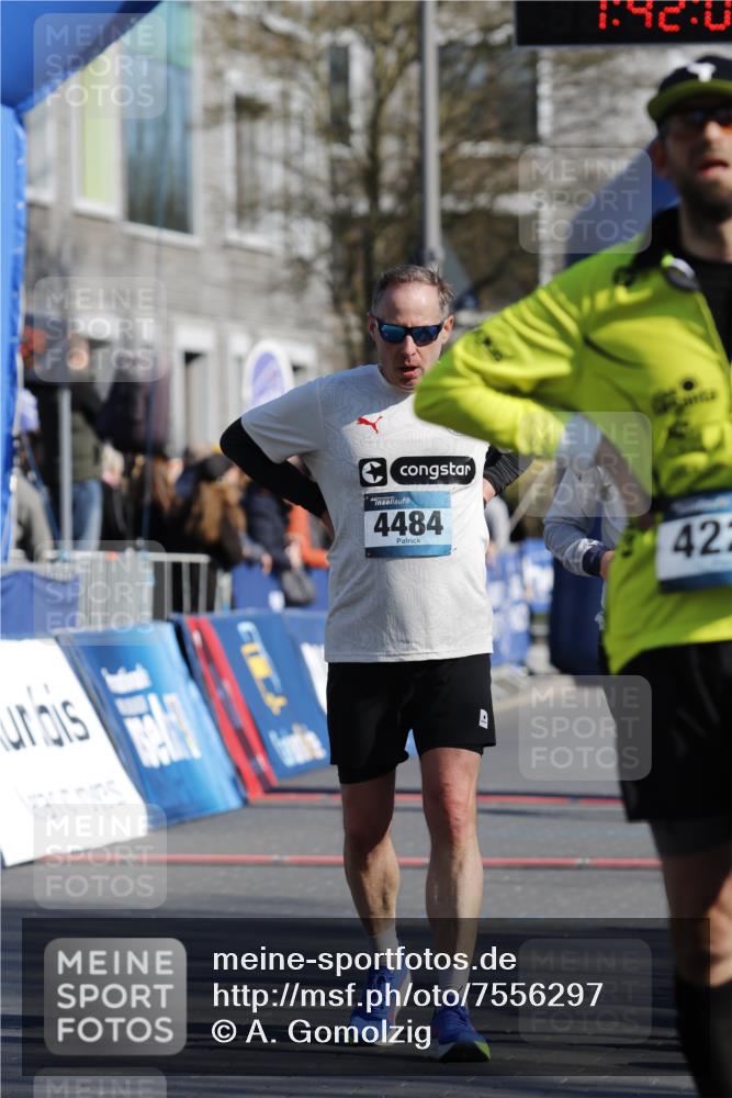 06.04.2025 - 44. Internationalen Wilhelmsburger Insellauf A. Gomolzig http://msf.ph/oto/7556297 06.04.2025 10:32:06 Ziel 3051, 3545, 4057, 4223, 4484, 4602 meine-sportfotos.de