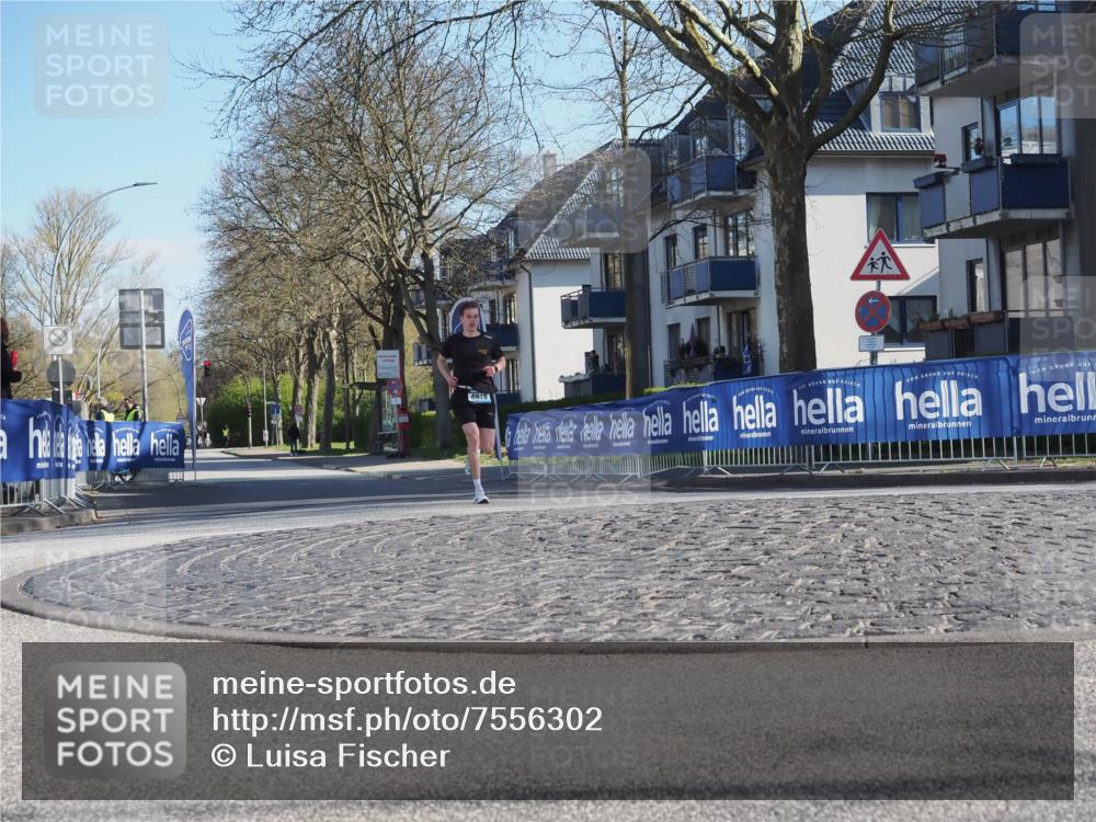 06.04.2025 - 44. Internationalen Wilhelmsburger Insellauf Luisa Fischer http://msf.ph/oto/7556302 06.04.2025 10:08:17 Ziel 4619 meine-sportfotos.de
