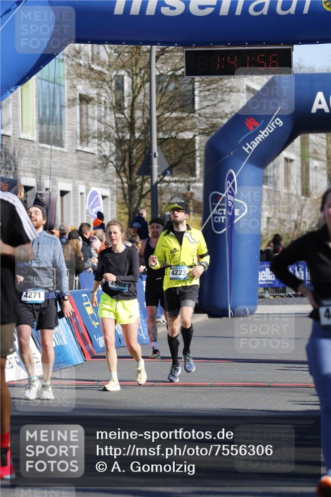 06.04.2025 - 44. Internationalen Wilhelmsburger Insellauf A. Gomolzig http://msf.ph/oto/7556306 06.04.2025 10:31:55 Ziel 3413, 3962, 4057, 4223, 4271, 4497 meine-sportfotos.de