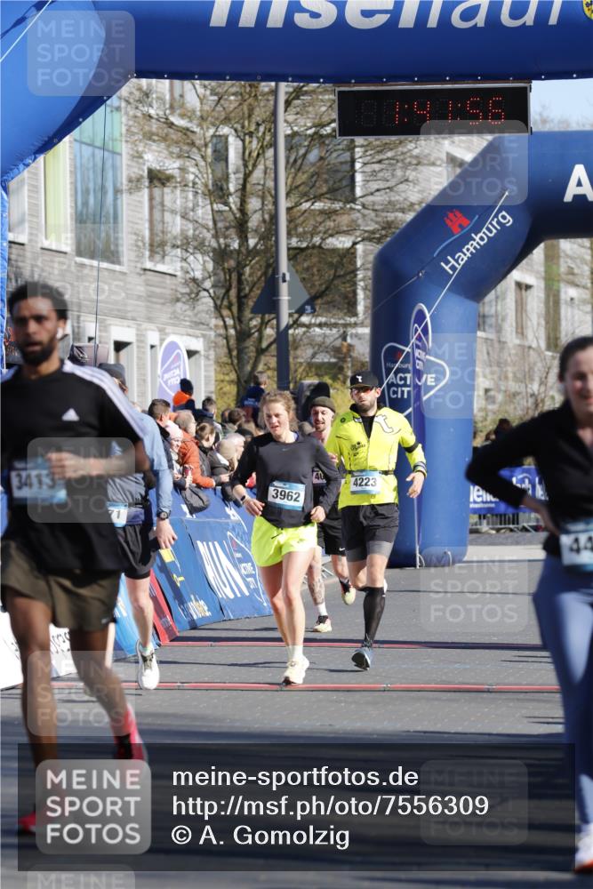 06.04.2025 - 44. Internationalen Wilhelmsburger Insellauf A. Gomolzig http://msf.ph/oto/7556309 06.04.2025 10:31:54 Ziel 3413, 3962, 4223, 4271, 4497 meine-sportfotos.de