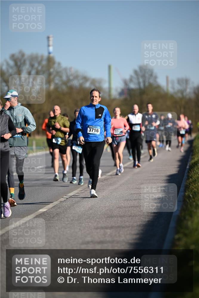 06.04.2025 - 44. Internationalen Wilhelmsburger Insellauf Dr. Thomas Lammeyer http://msf.ph/oto/7556311 06.04.2025 09:32:15 Laufen 493, 3716 meine-sportfotos.de