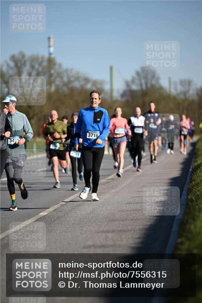 06.04.2025 - 44. Internationalen Wilhelmsburger Insellauf Dr. Thomas Lammeyer http://msf.ph/oto/7556315 06.04.2025 09:32:15 Laufen 3472, 4993, 3716, 3700 meine-sportfotos.de