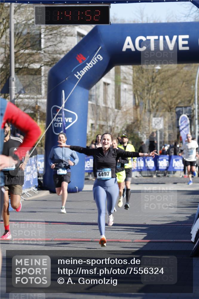 06.04.2025 - 44. Internationalen Wilhelmsburger Insellauf A. Gomolzig http://msf.ph/oto/7556324 06.04.2025 10:31:50 Ziel 3019, 3338, 3413, 4497 meine-sportfotos.de