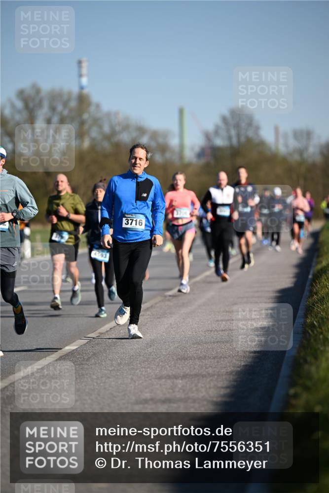 06.04.2025 - 44. Internationalen Wilhelmsburger Insellauf Dr. Thomas Lammeyer http://msf.ph/oto/7556351 06.04.2025 09:32:16 Laufen 4593, 3716 meine-sportfotos.de